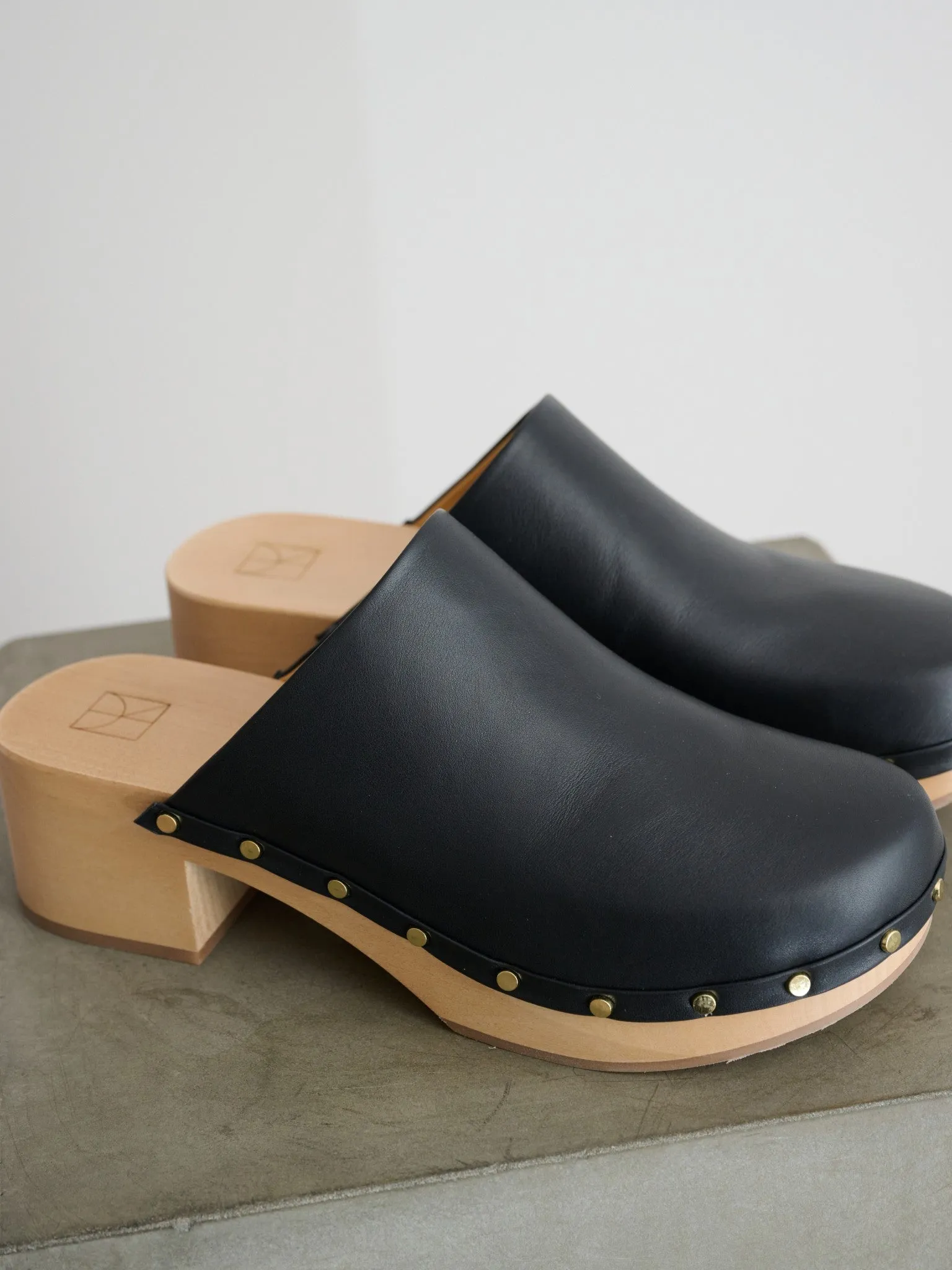 EMMA CLOG - BLACK