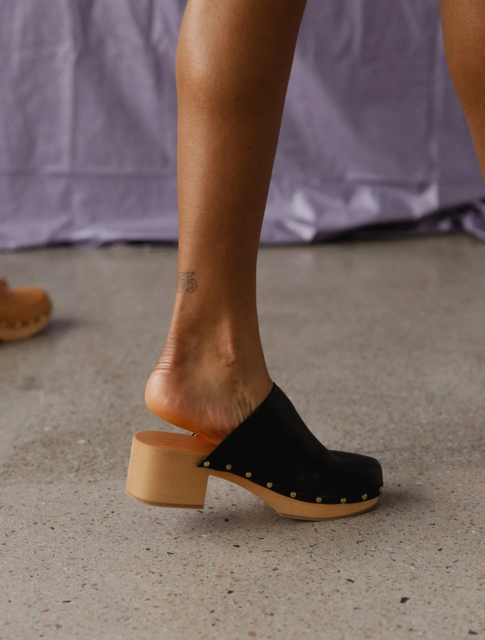 EMMA CLOG - BLACK