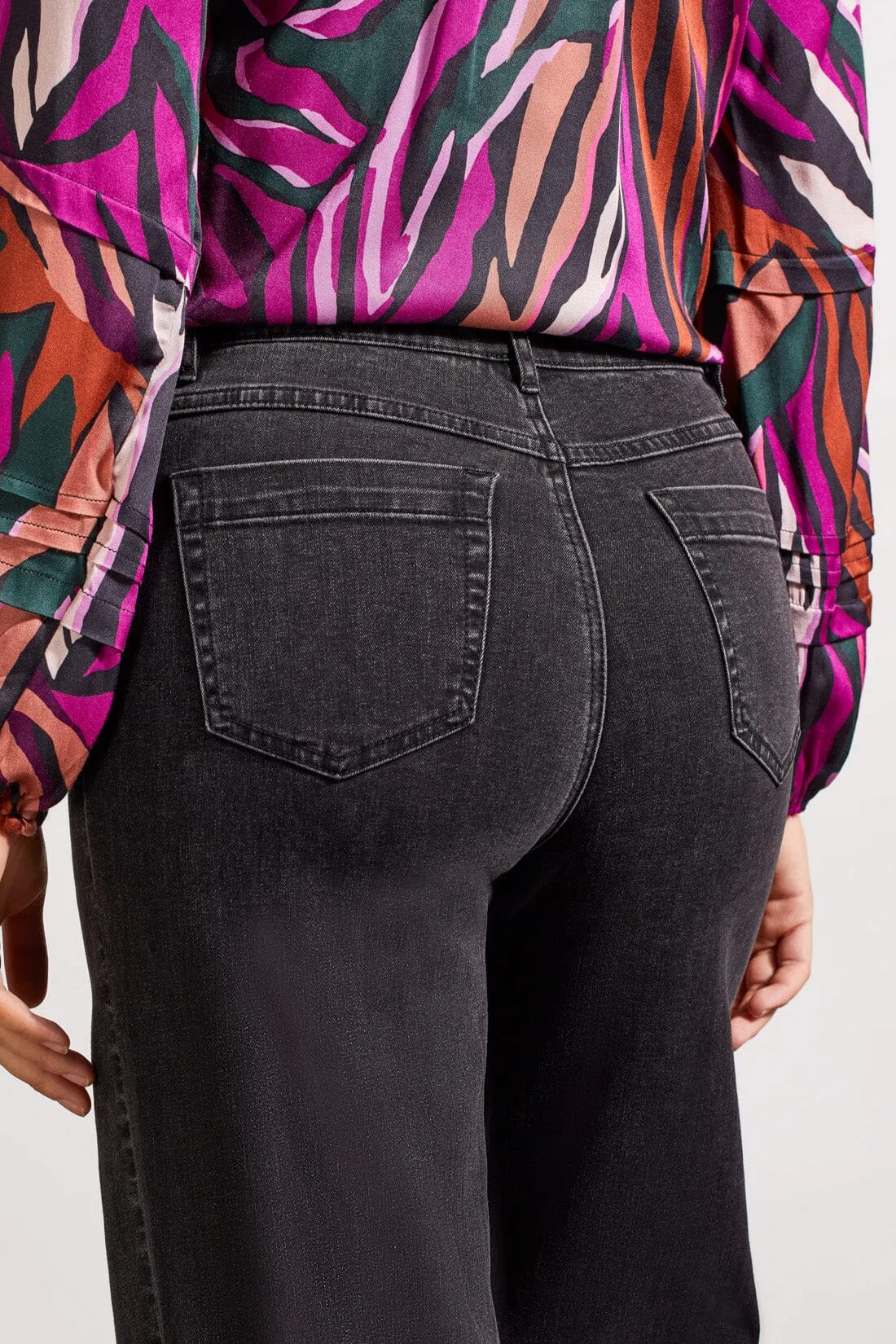 PULL ON WIDE LEG BLACK JEAN